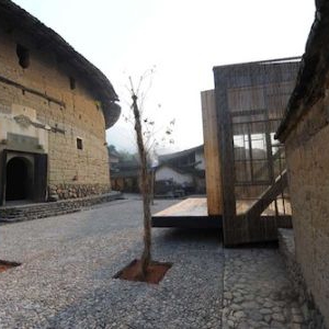 橋上的學校
